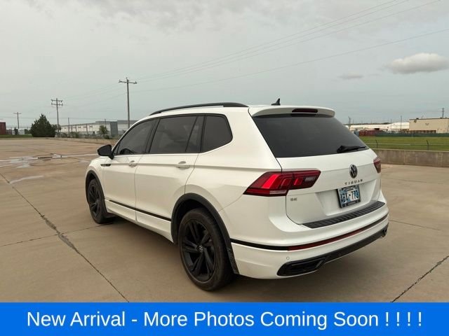 Used 2023  Volkswagen 2.0T SE R-Line Black image 7