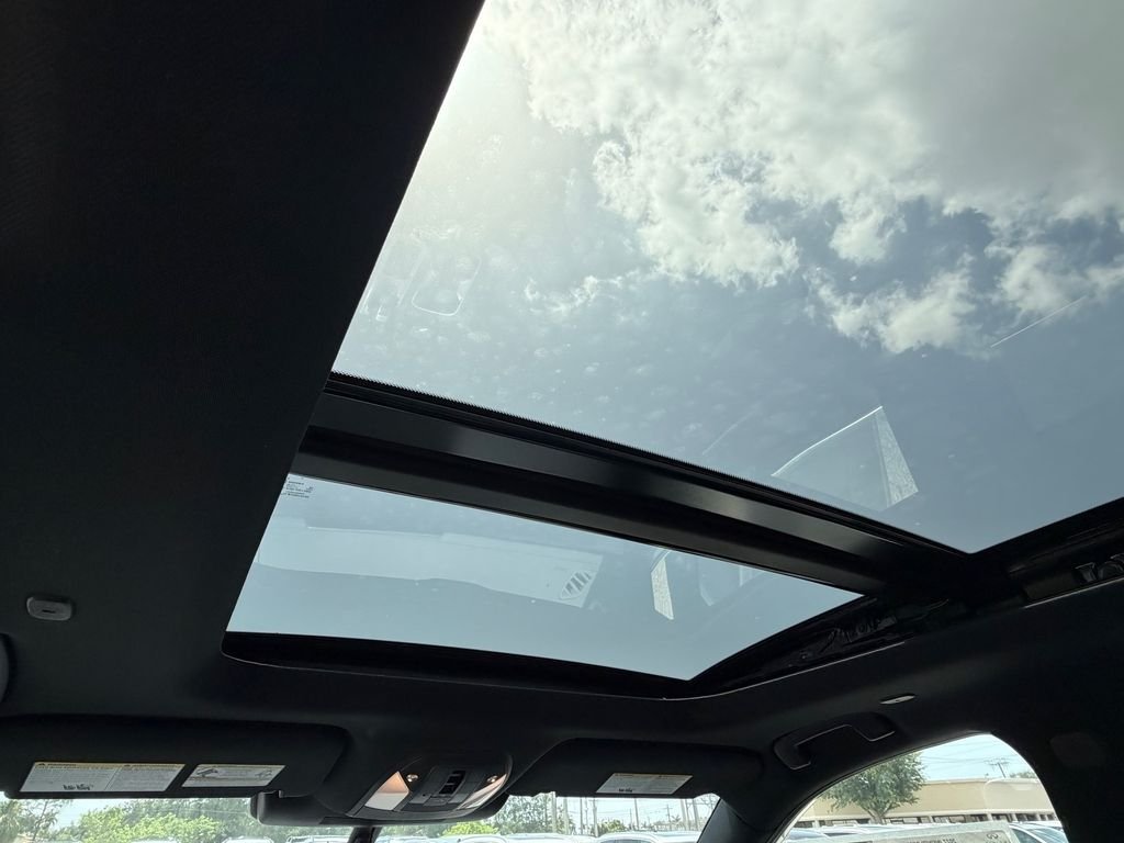 New 2027 GRAPHITE SHADOW INFINITI Luxe AWD image 18