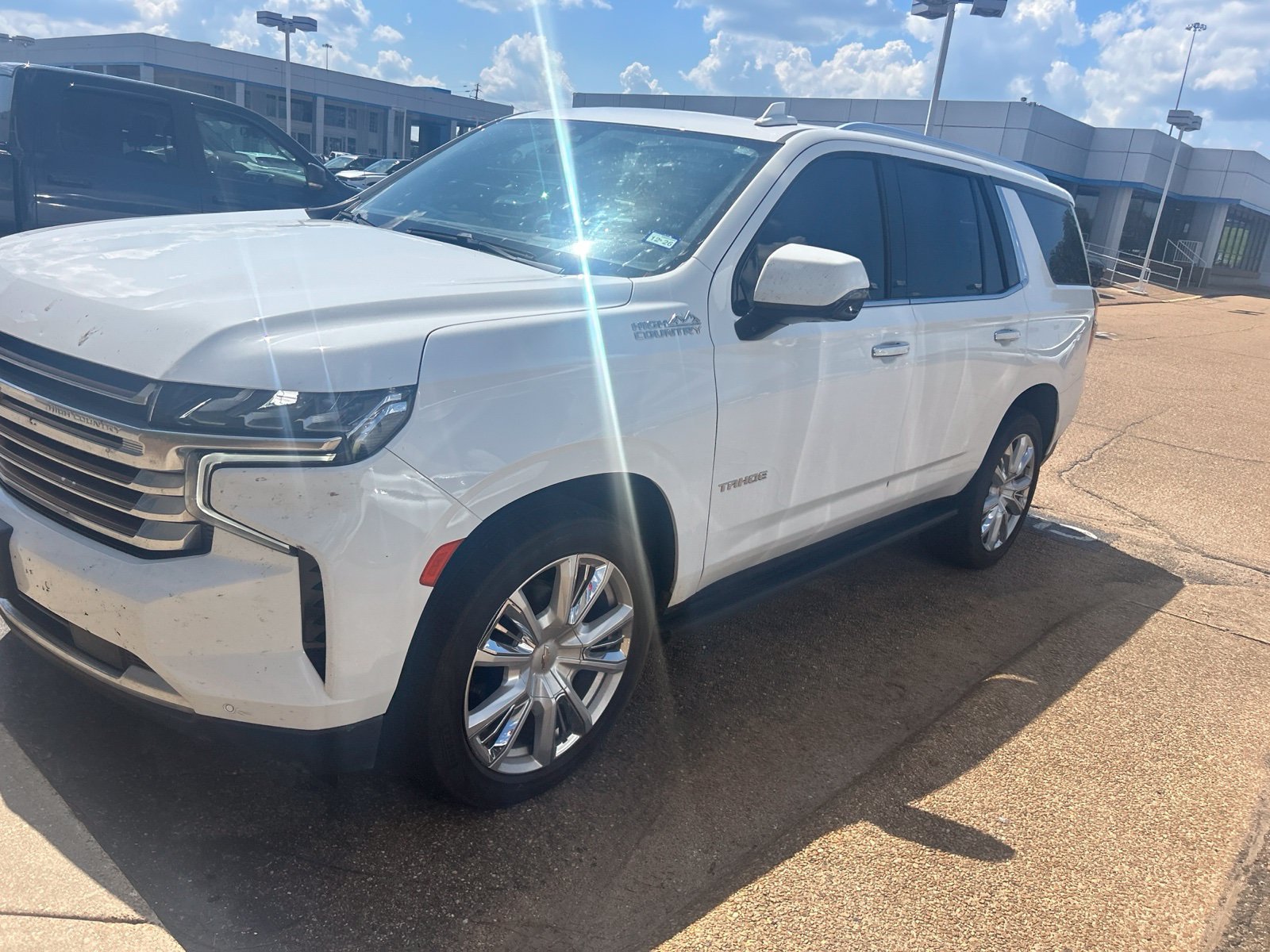 Used 2021 White Chevrolet High Country image 3