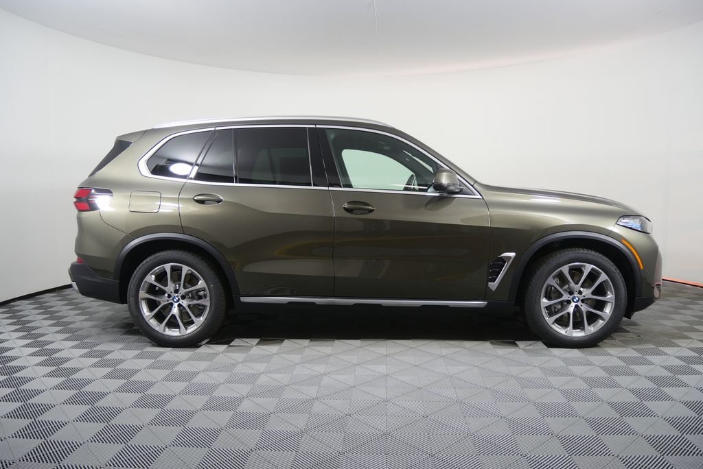 New 2026 Manhattan Green Metallic BMW xDrive50e image 2