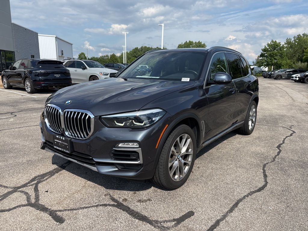 Used 2019 Gray BMW xDrive40i image 1