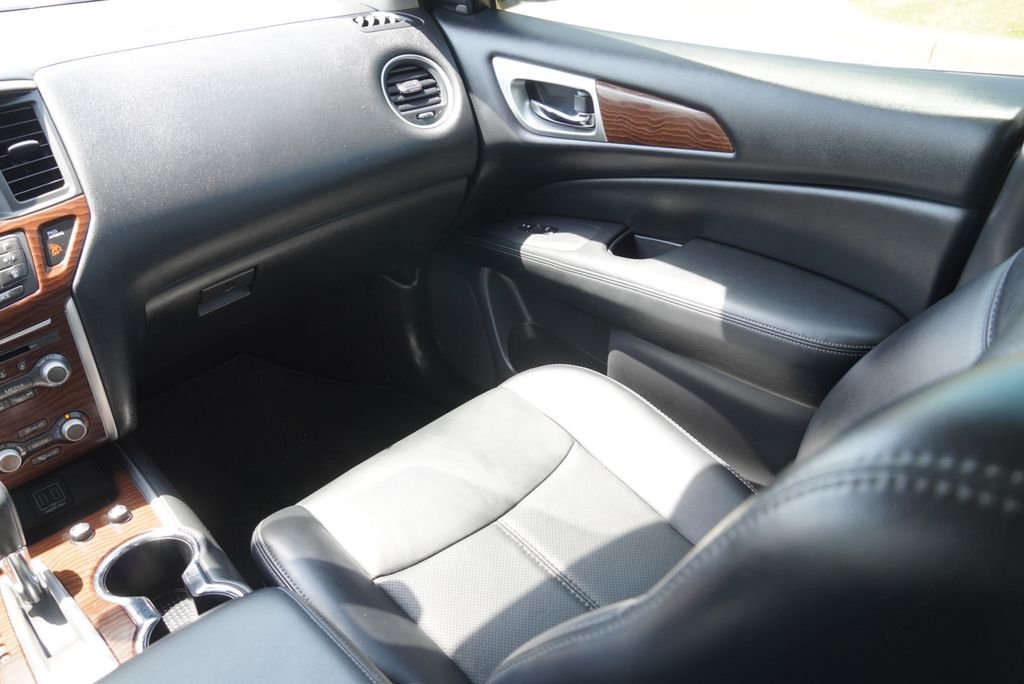 Used 2018 Silver Nissan Platinum image 16