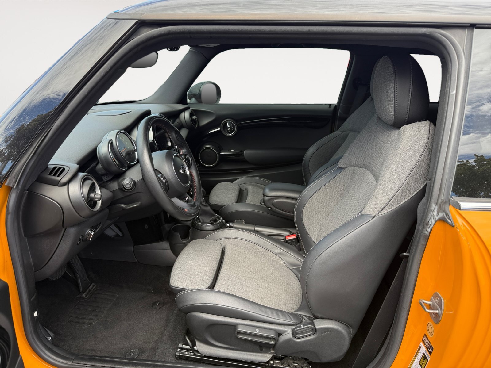 Used 2015 Volcanic Orange MINI Base image 10