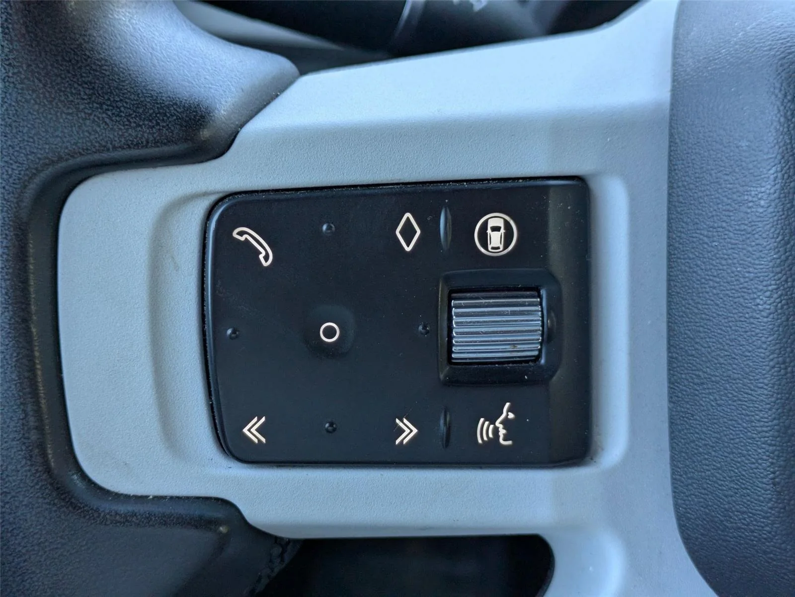 Used 2025 Santorini Black Metallic Land Rover S image 5