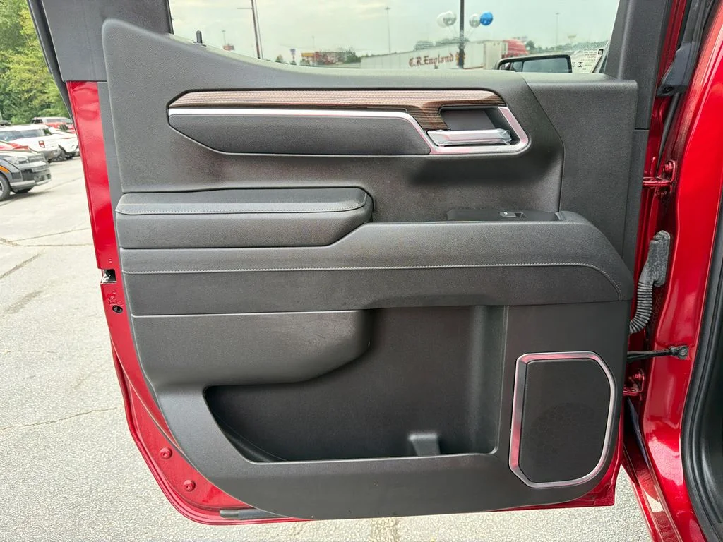Used 2025 Red Chevrolet RST image 21