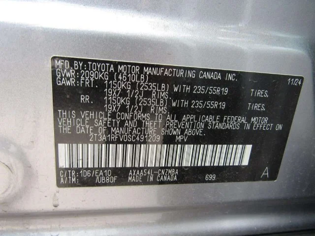 Used 2025 Silver Sky Metallic Toyota XLE Premium image 6