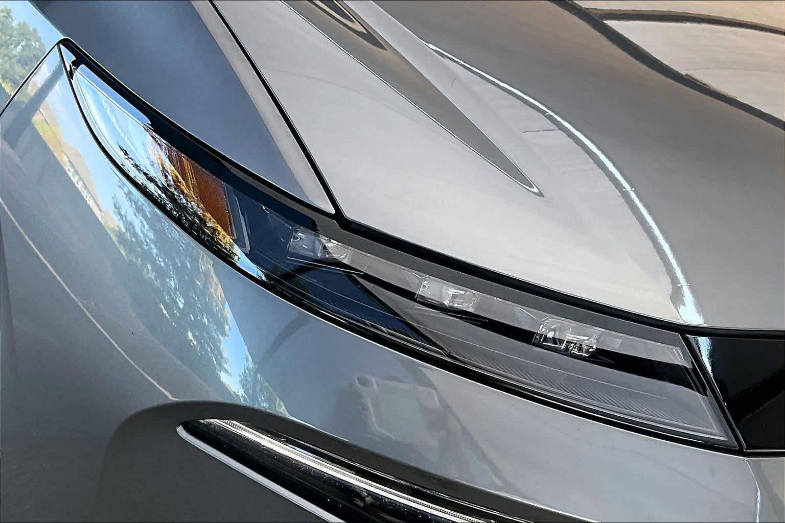 Used 2025 Gun Metallic Nissan SV image 27