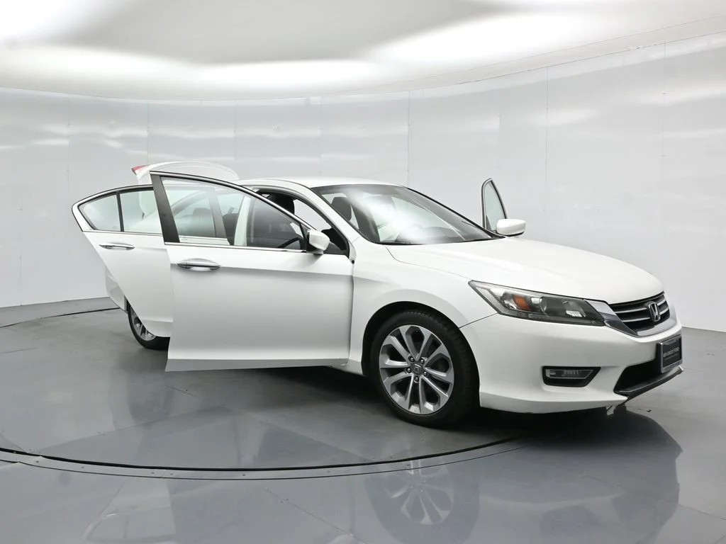 Used 2013  Honda Sport image 27