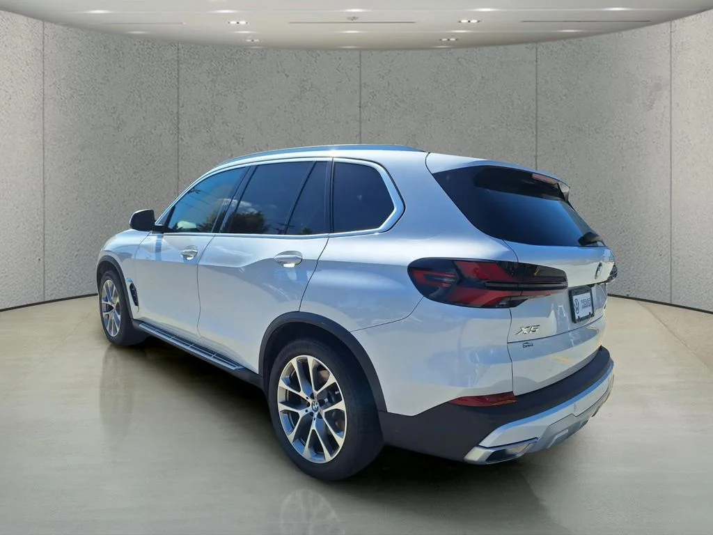 Used 2024 White BMW sDrive40i image 3
