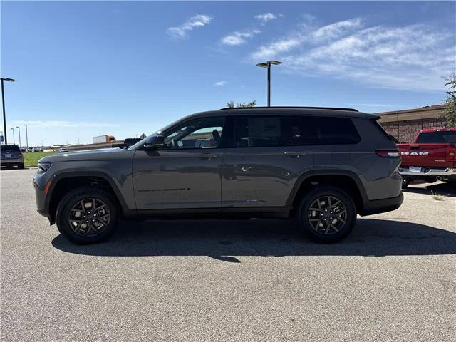 New 2027 Sting-Gray Clearcoat Jeep LAREDO 4X4 image 5