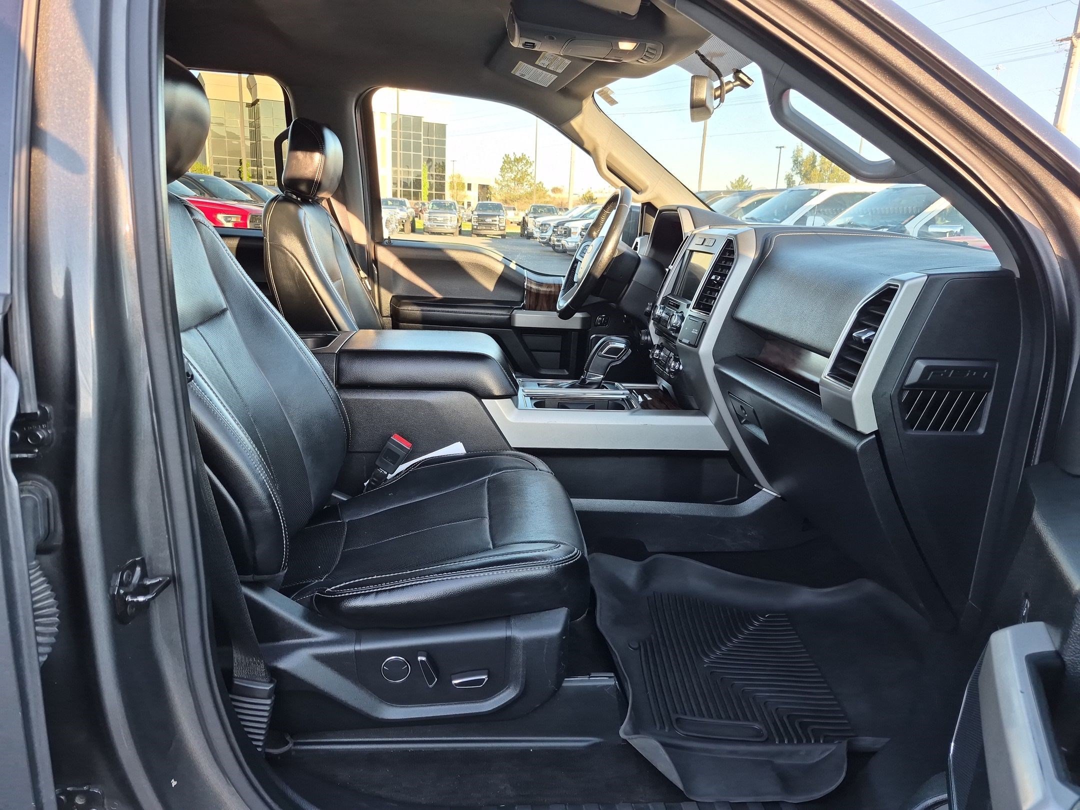 Used 2018 Magnetic Ford LARIAT image 31