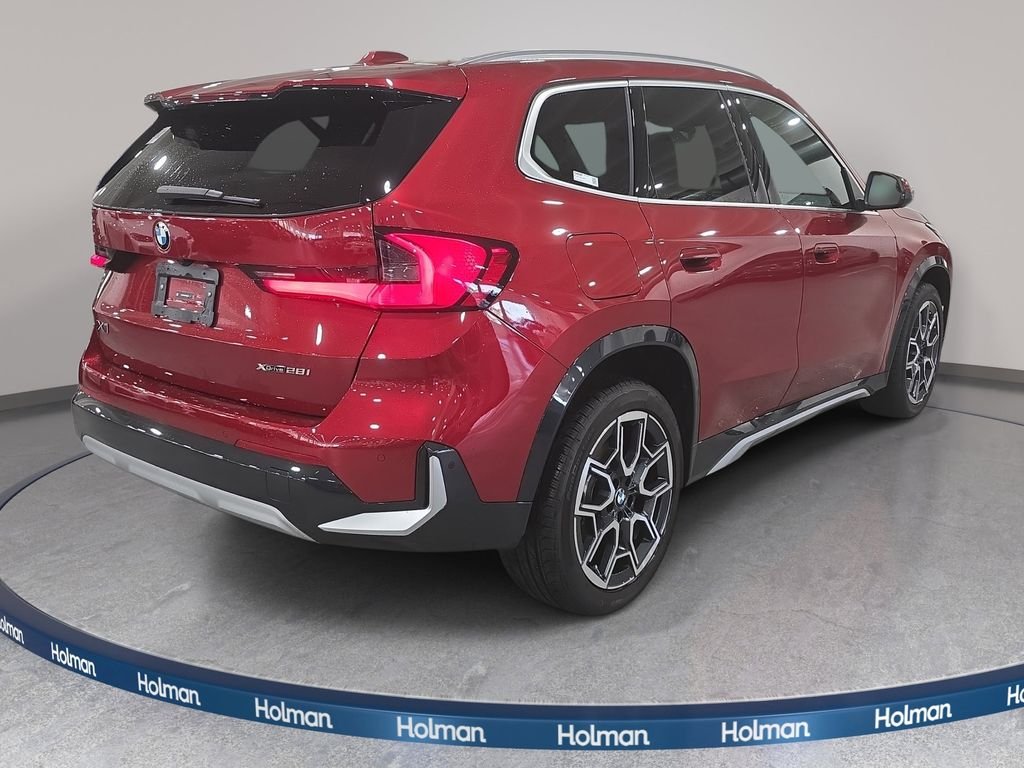 Used 2026 Vegas Red Metallic BMW xDrive28i image 6