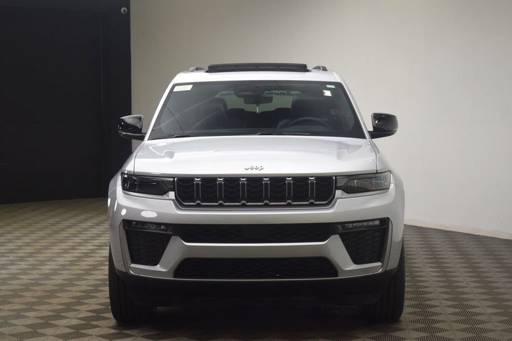 New 2026 Silver Zynith Exterior Paint Jeep Limited image 2