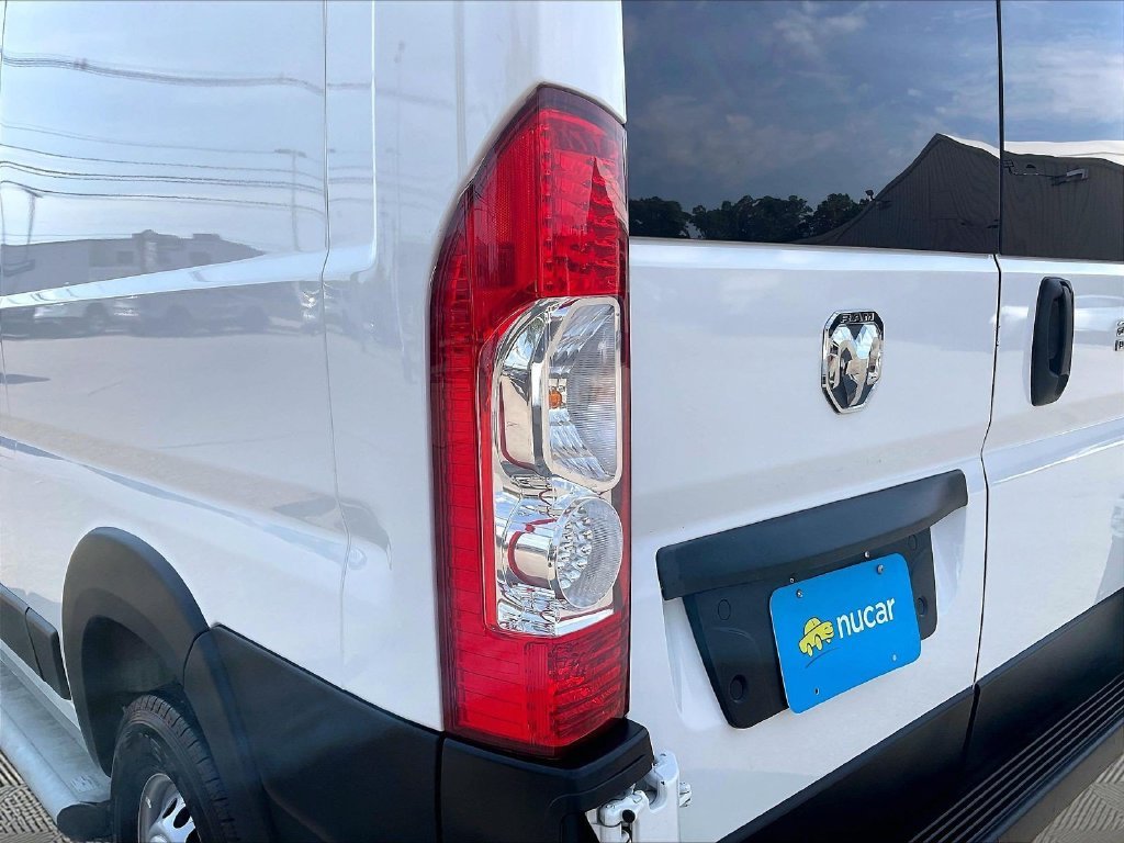 Used 2025 White Ram Base image 32
