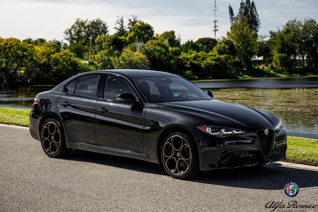 2025 Alfa Romeo Giulia Intensa
