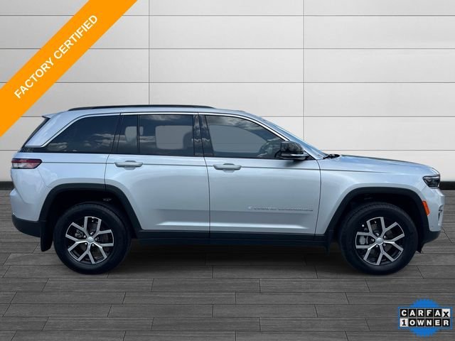 Used 2025 Silver Jeep Limited image 3