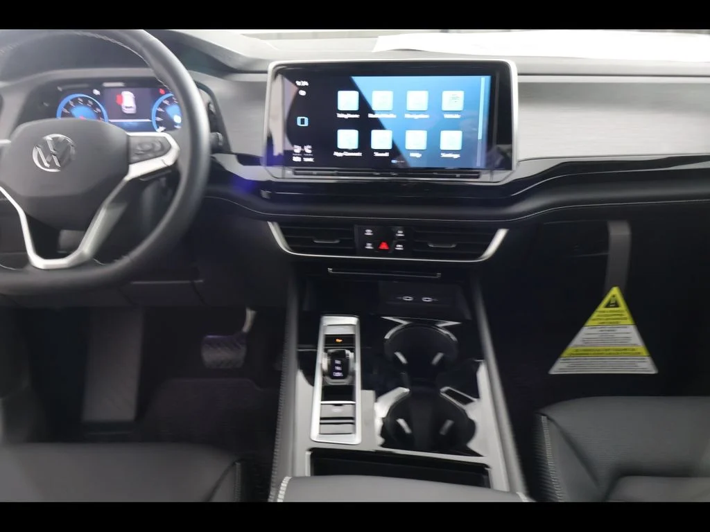 New 2026 Black Volkswagen 2.0T SE w/Technology image 15