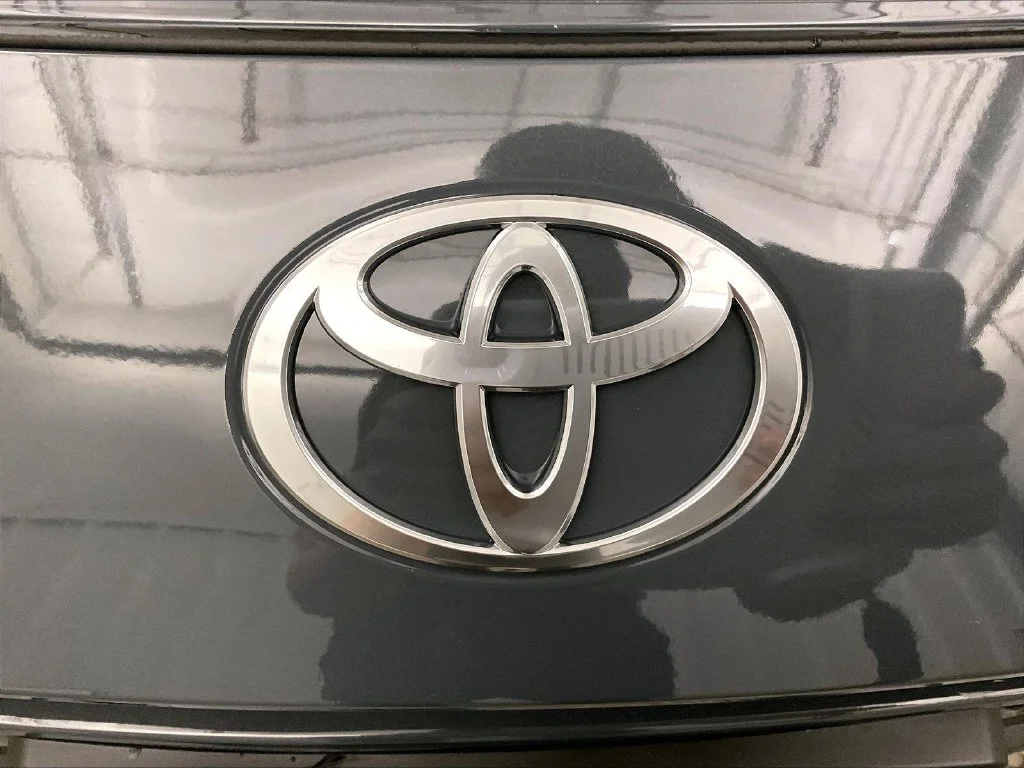 Used 2023 Gray Toyota LE image 11