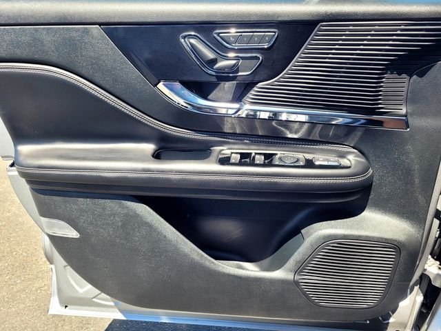 Used 2021 Silver Lincoln Standard image 13