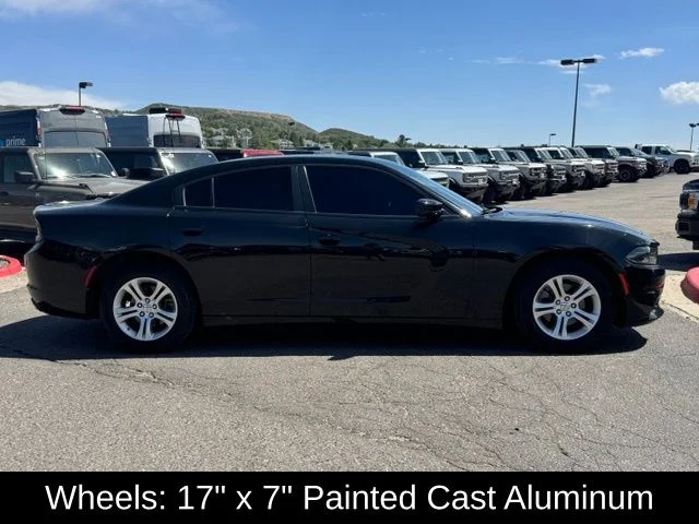 Used 2022 Black Dodge SXT image 6