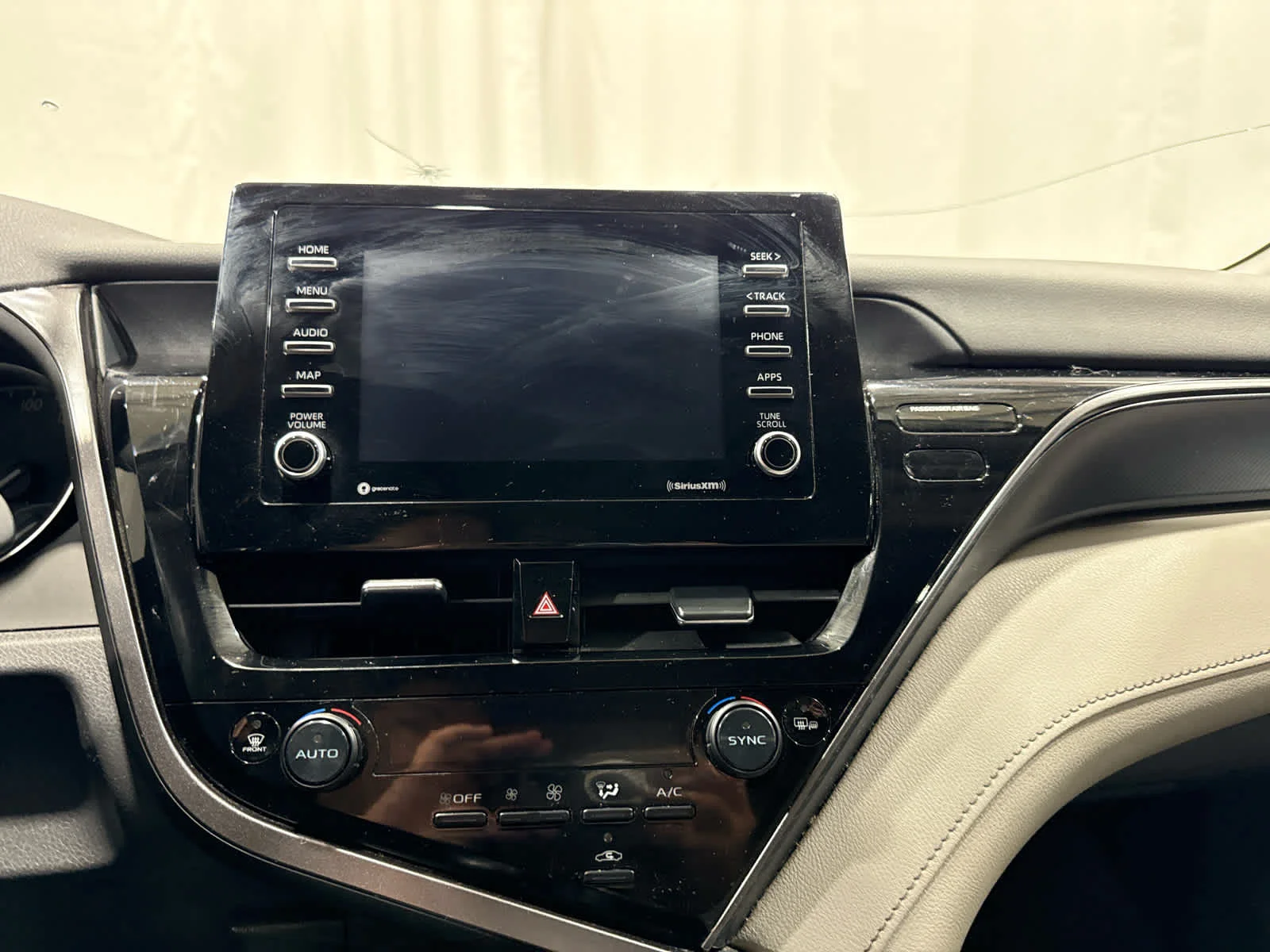 2023 Toyota Camry SE - Photo 16