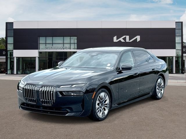 Used 2023 Black BMW xDrive60 image 4