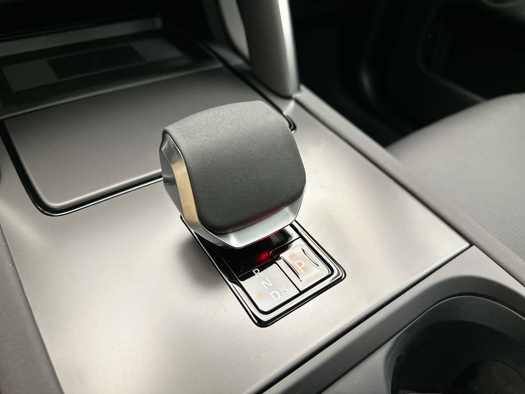 Certified Used 2025 Hakuba Silver Metallic Land Rover S image 10