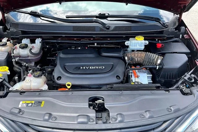 Used 2018 Red Chrysler Limited image 10