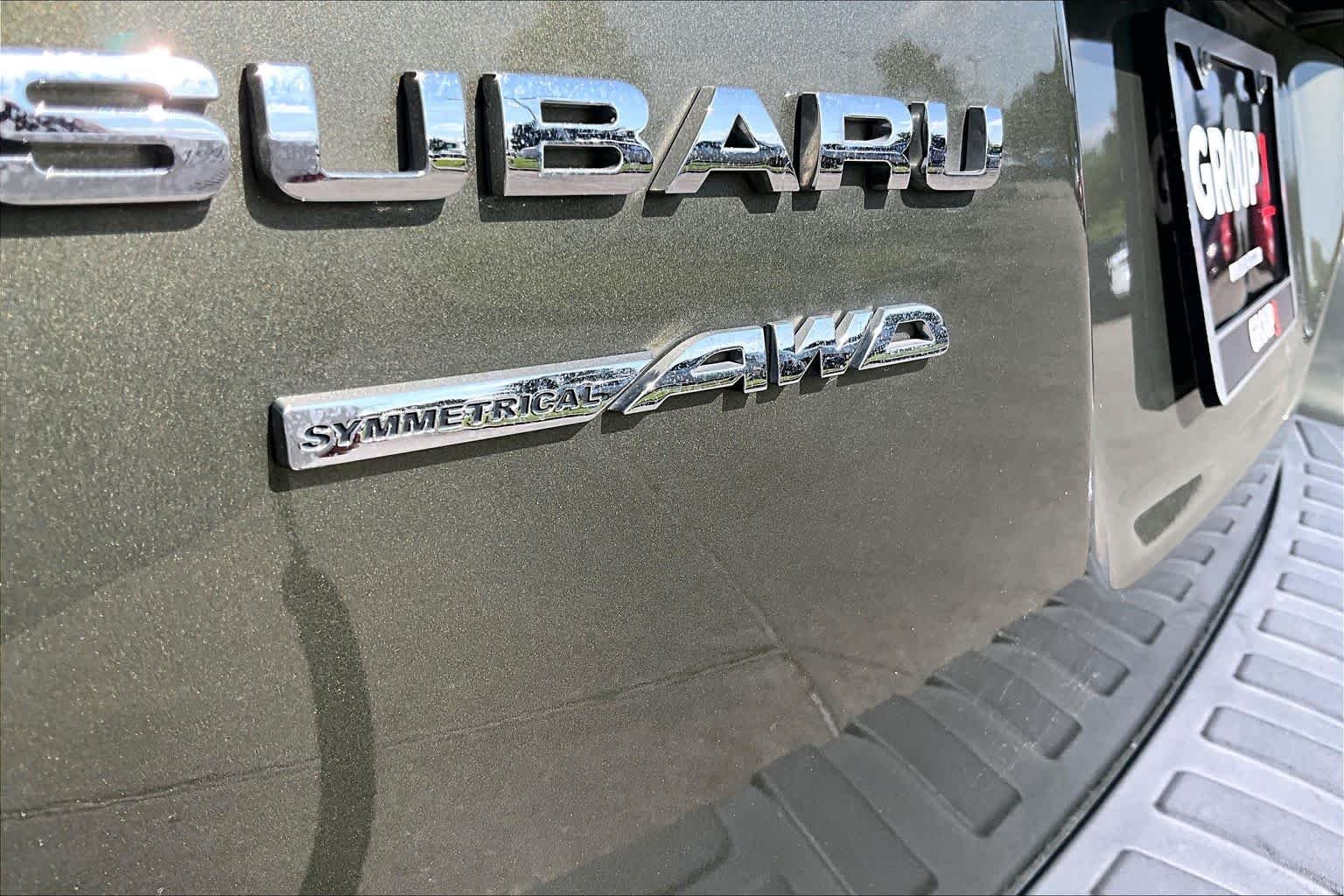 Used 2018 Wilderness Green Metallic Subaru Limited image 9