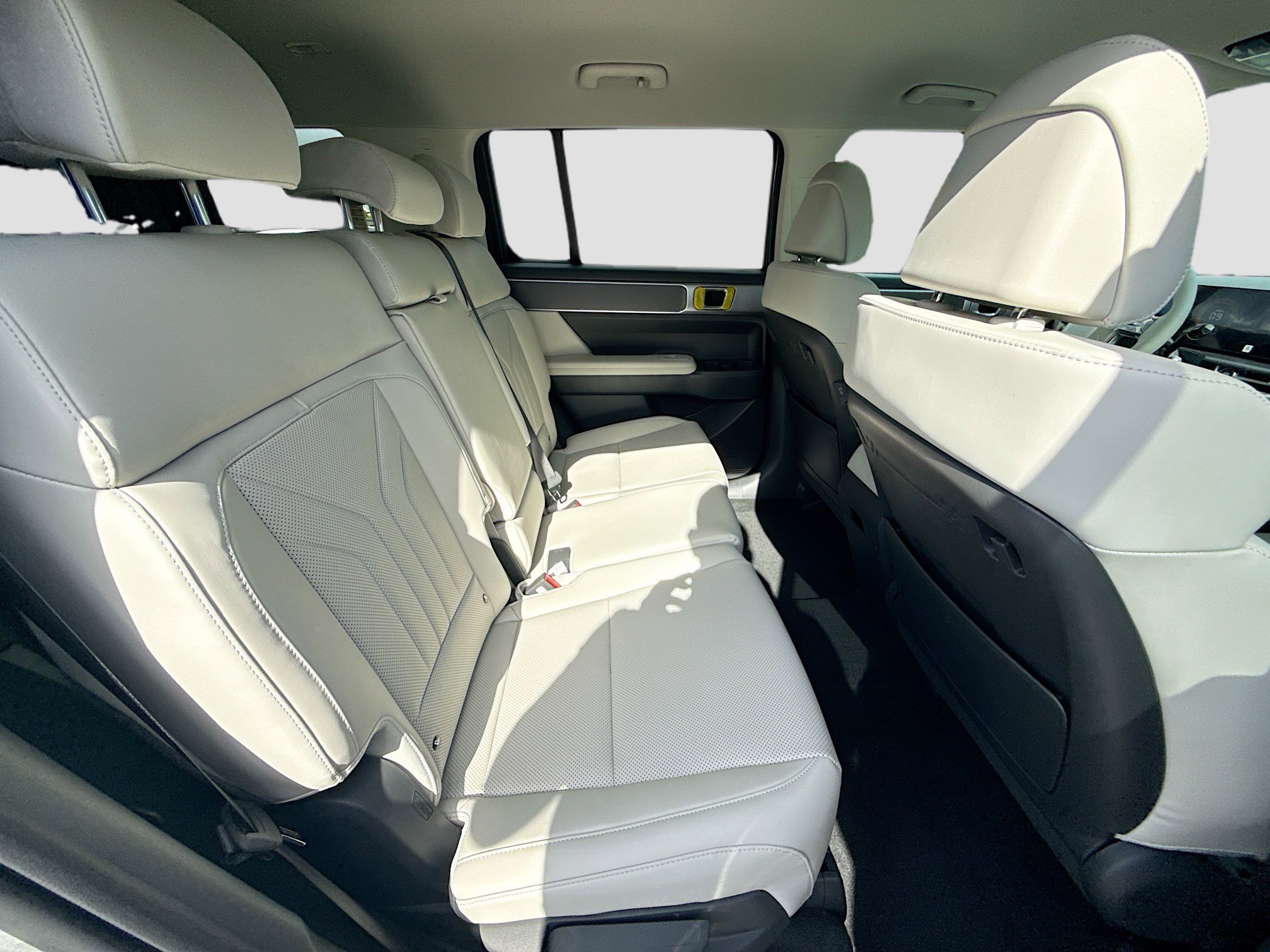 New 2026 Shimmering Silver Hyundai SEL FWD image 45