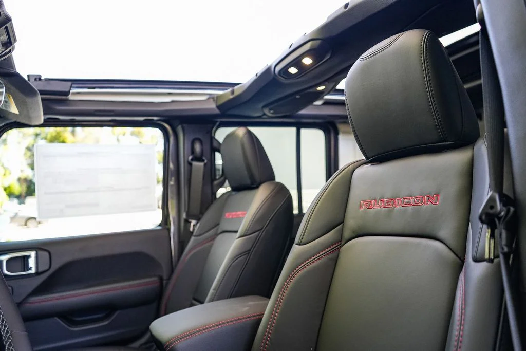 New 2026 Granite Crystal Metallic Clear-Coat Exterior Paint Jeep Rubicon X image 24