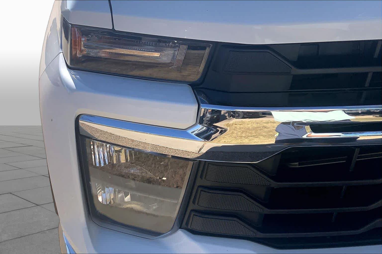 Used 2024 Summit White Chevrolet LT image 28