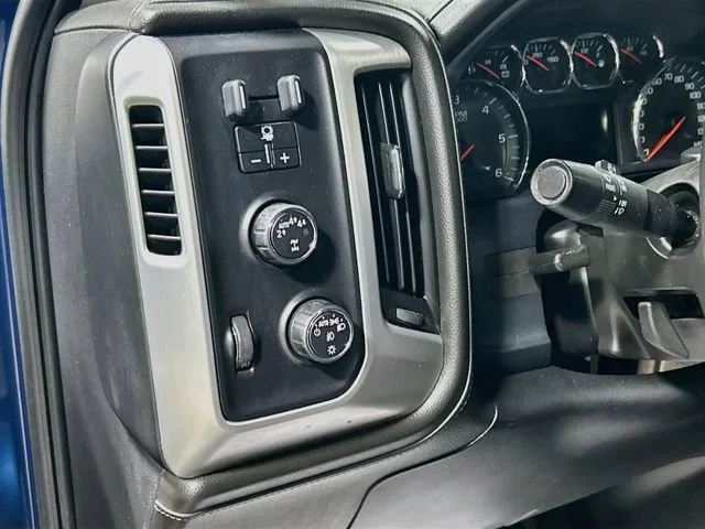 Used 2018 STONE BLUE METALLIC GMC SLT image 11