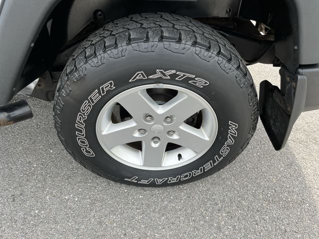 Used 2015 Silver Jeep Unlimited Sport image 20