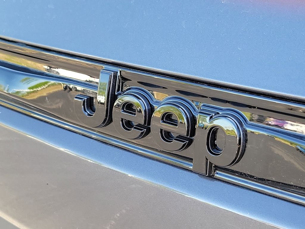 New 2026 Baltic Gray Metallic Clear-Coat Exterior Paint Jeep Altitude image 6