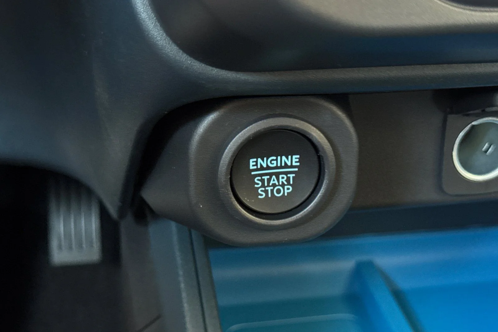 New 2026 Carbonized Gray Metallic Ford XLT image 24