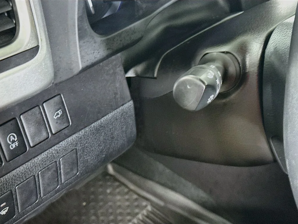 Used 2019 Blizzard Pearl Toyota SE image 10
