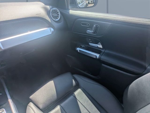Used 2025 Black Mercedes-Benz GLB 250 image 18