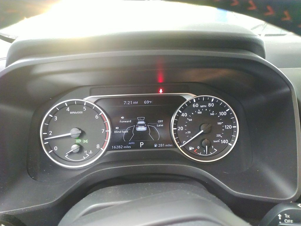 Used 2025 Boulder Gray Pearl Nissan Rock Creek image 9