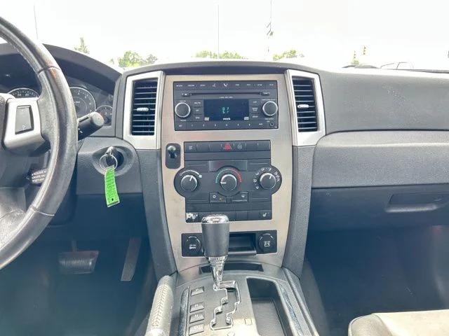 Used 2009 Light Graystone Pearl Jeep Laredo image 23