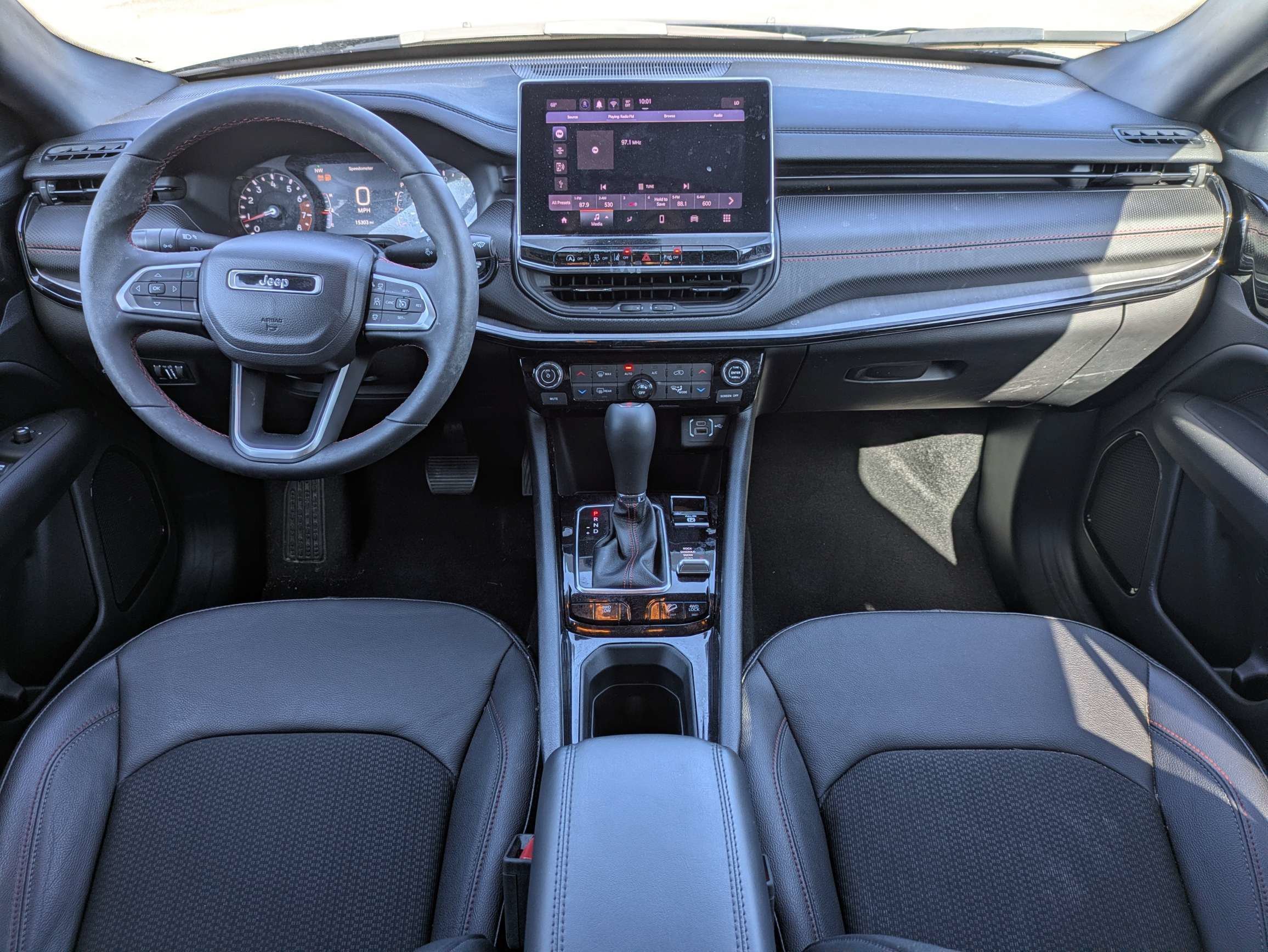 Used 2024 Diamond Black Crystal Pearlcoat Jeep Trailhawk image 12