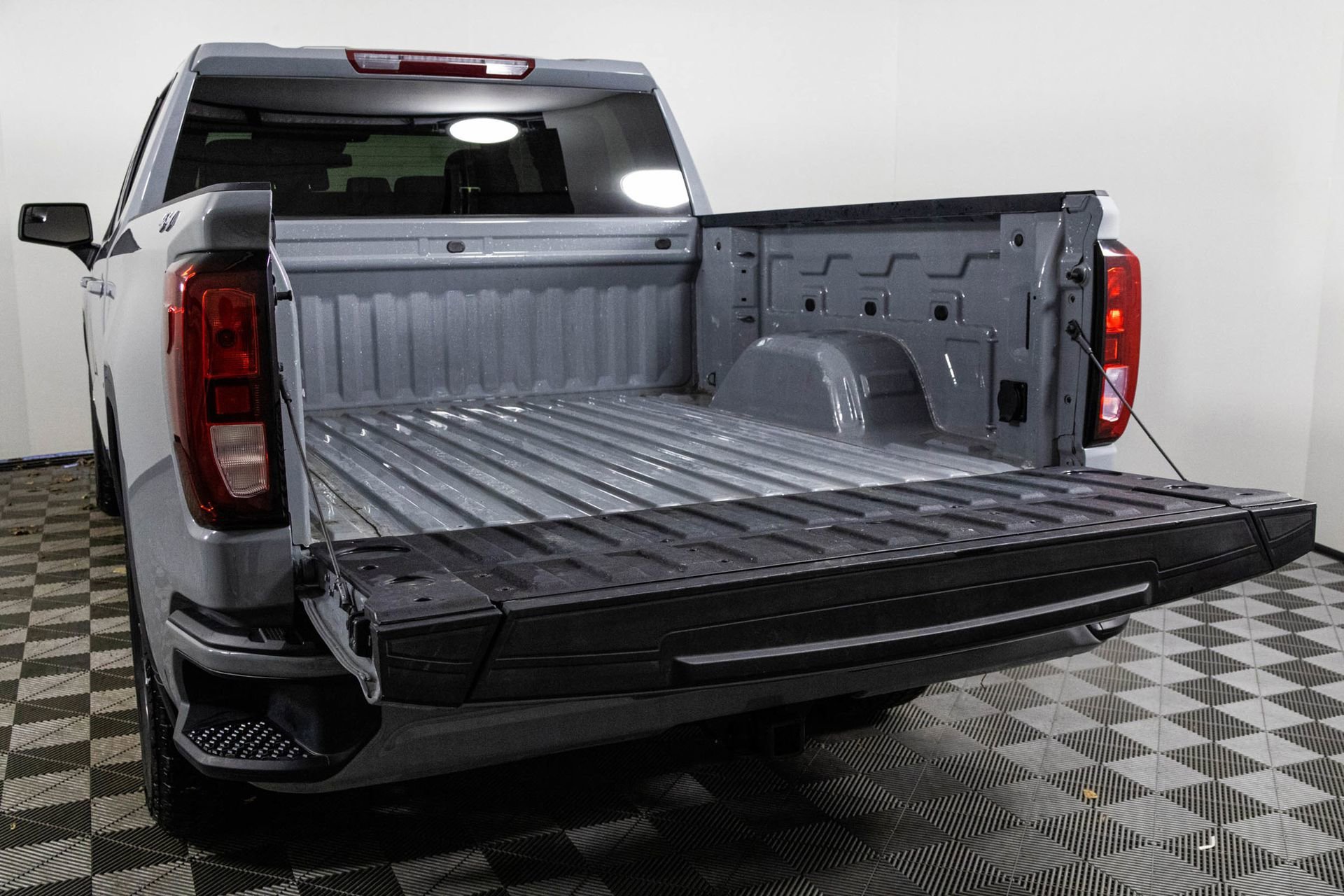 2024 GMC SIERRA - Image 13