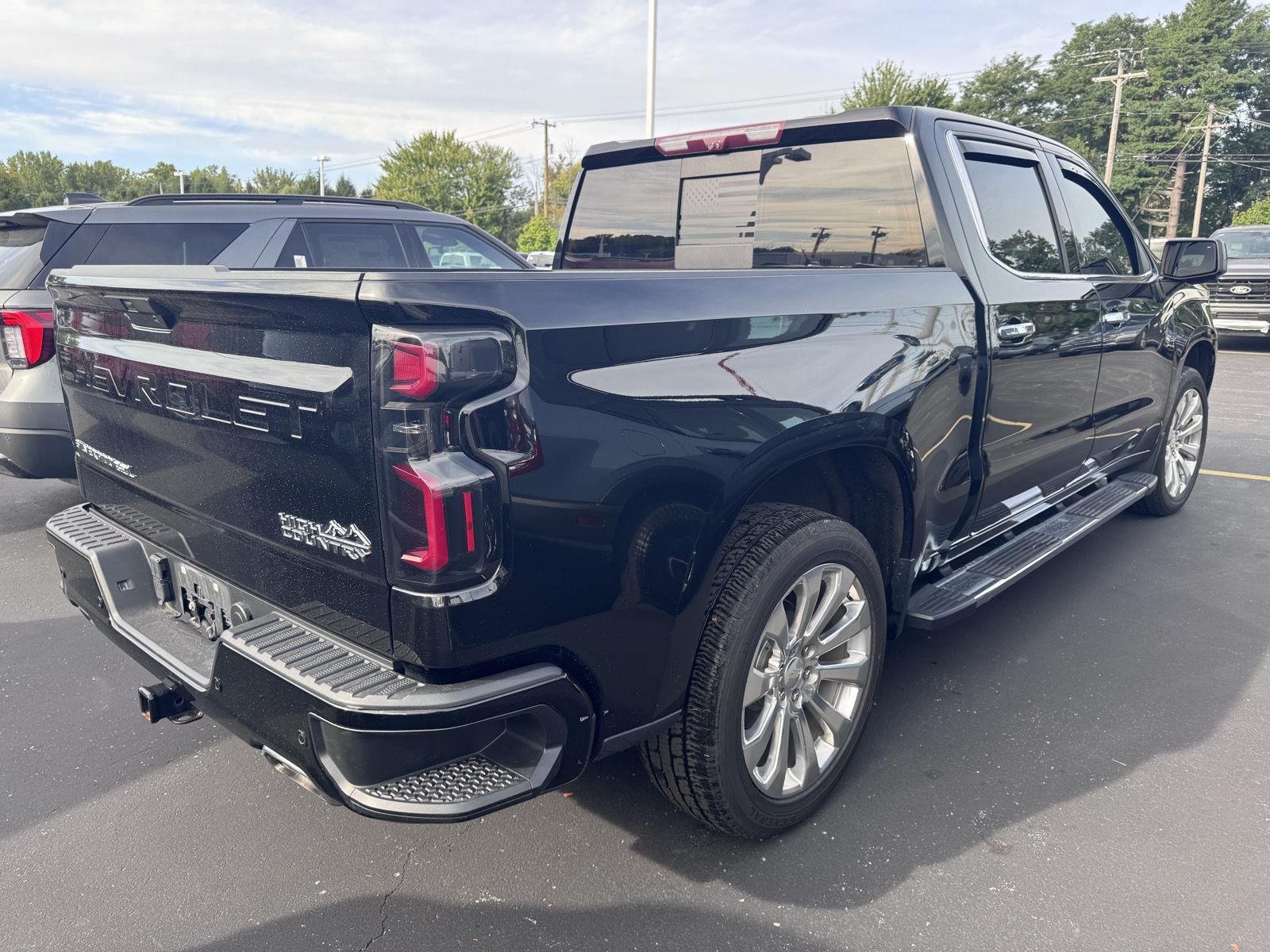 Used 2022 Black Chevrolet High Country image 4