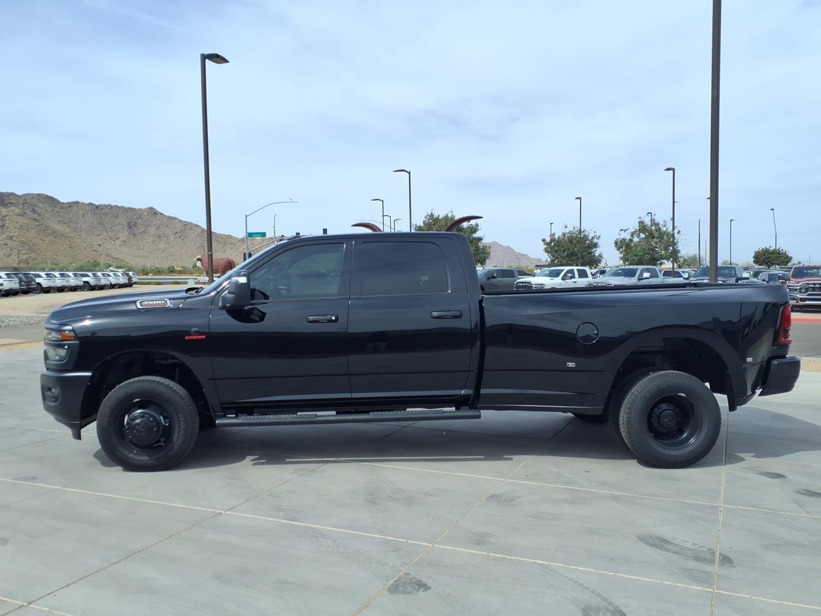 New 2026 Diamond Black Crystal Pearl-Coat Exterior Paint RAM Tradesman image 3