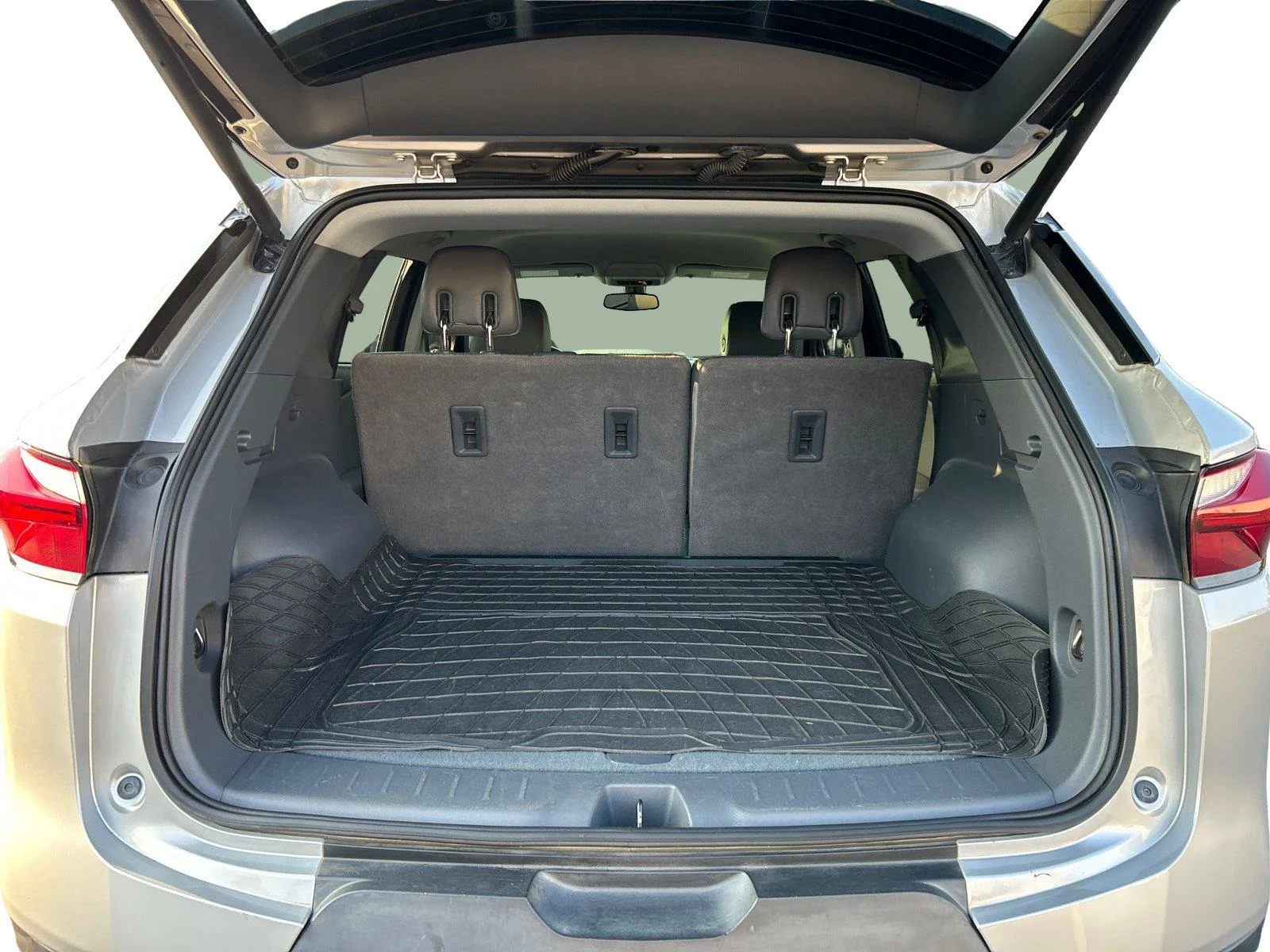 Used 2021 SILVER ICE METALLIC Chevrolet LT image 6