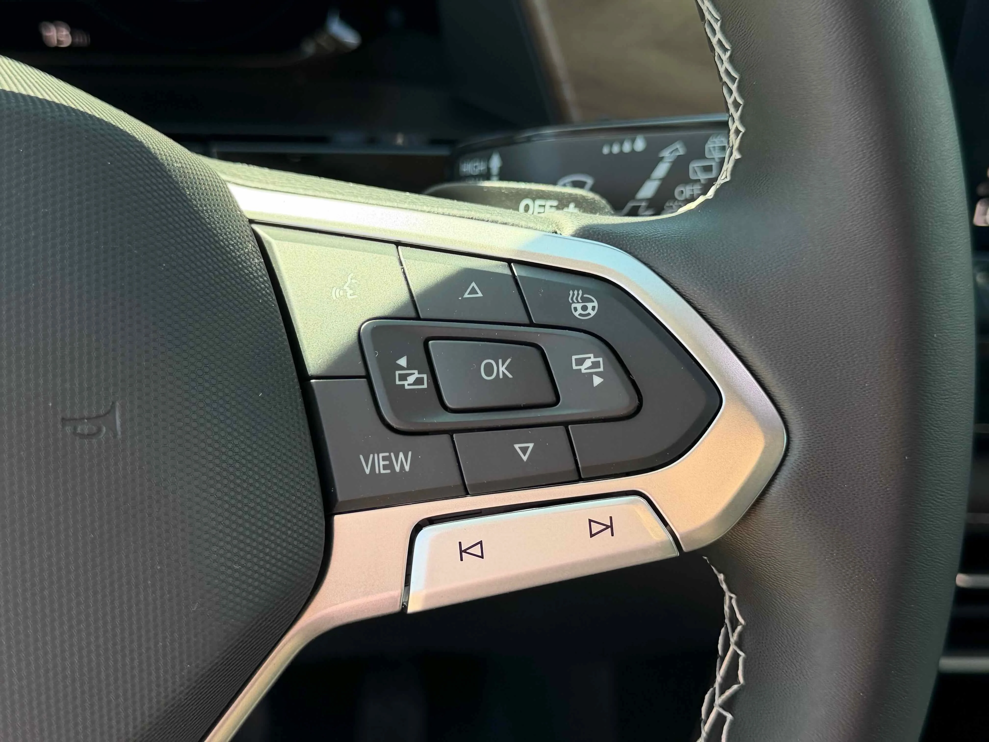 New 2026 Opal White Volkswagen 2.0T SE w/Technology image 17