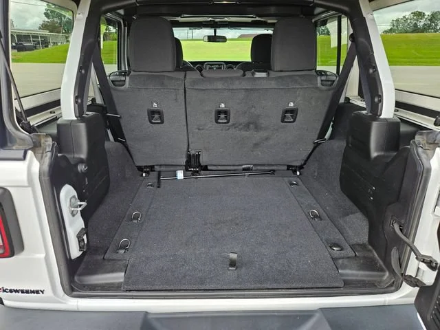 Used 2021  Jeep Unlimited Sport Altitude image 23