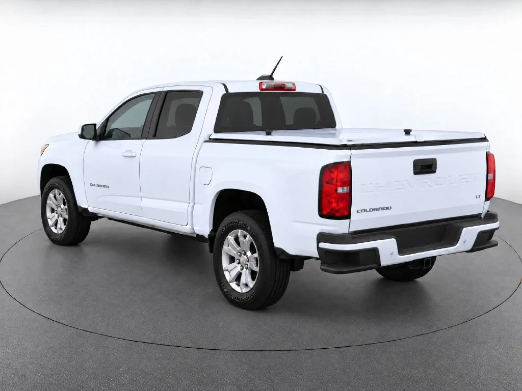 Used 2022 White Chevrolet LT image 4