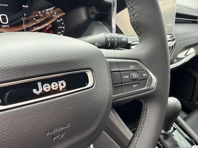 New 2026 Red Hot Pearlcoat Jeep Latitude image 16