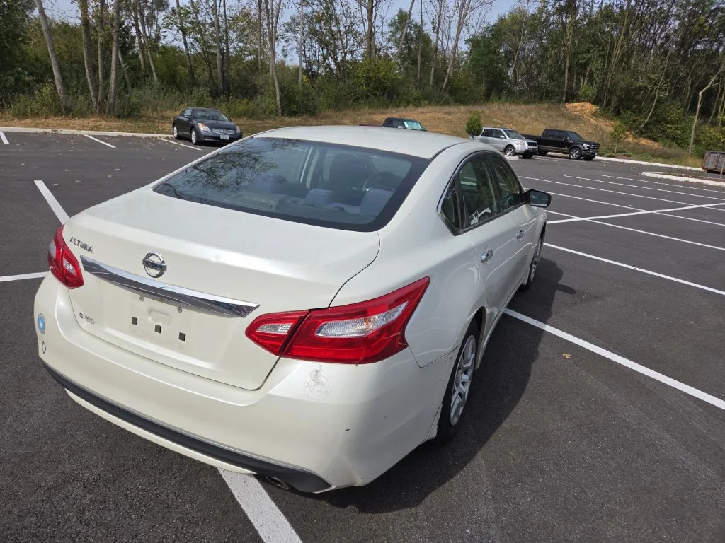 Used 2017 White Nissan 2.5 S image 7
